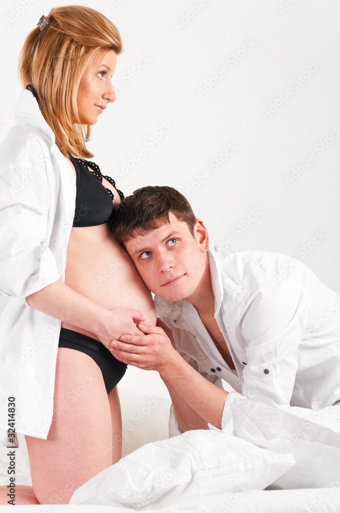 Obraz premium man and his pregnant wife