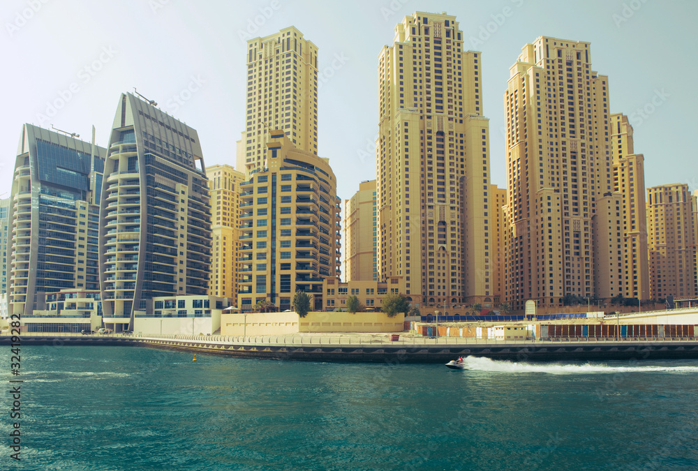 Obraz premium Town scape at summer. Panoramic scene, Dubai.