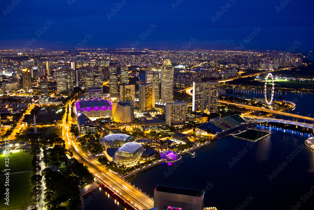 Fototapeta premium Singapore skyline in evening
