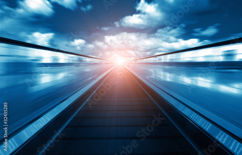 Tablou pe pânză Escalator leading to the distant light, abstract expression