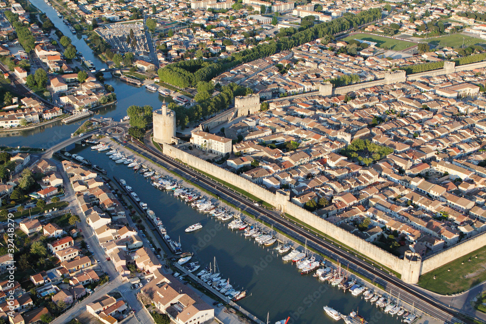 Photo aérienne remparts d'Aigues-Mortes