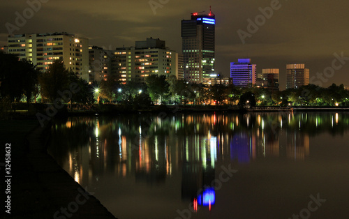 Obraz na płótnie Offenbach am Main bei Nacht w salonie