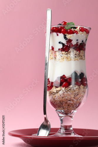 Red and black currant parfait with yogurt and oatmeal