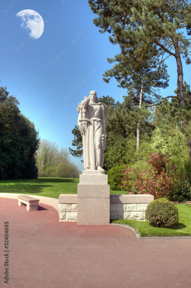 Statue - Cimetière américain de Colleville-Sur-Mer