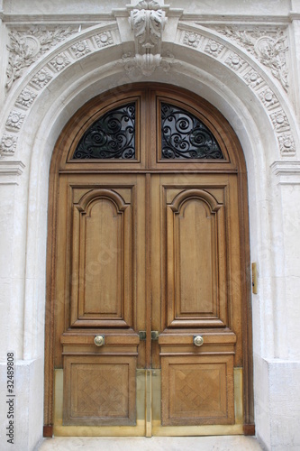 Porte d'immeuble à Paris