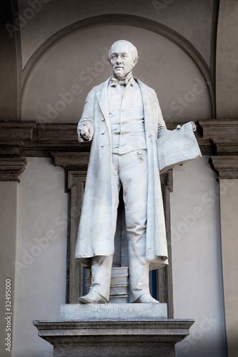 statua di Gabrio Piola photo