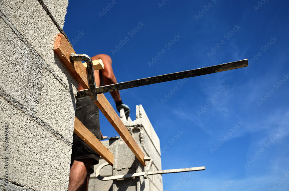 Construction d'une maison en parpaings Stock Photo Adobe Stock — free download