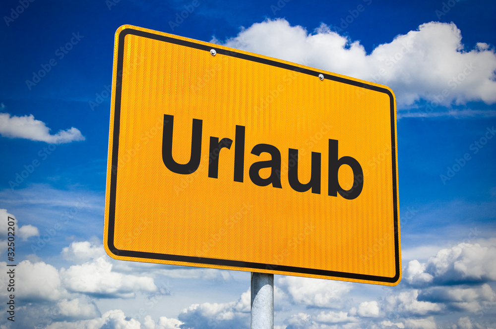 Ich Bin Im Urlaub Auf Englisch Ortsschild mit Urlaub Stock Photo | Adobe Stock