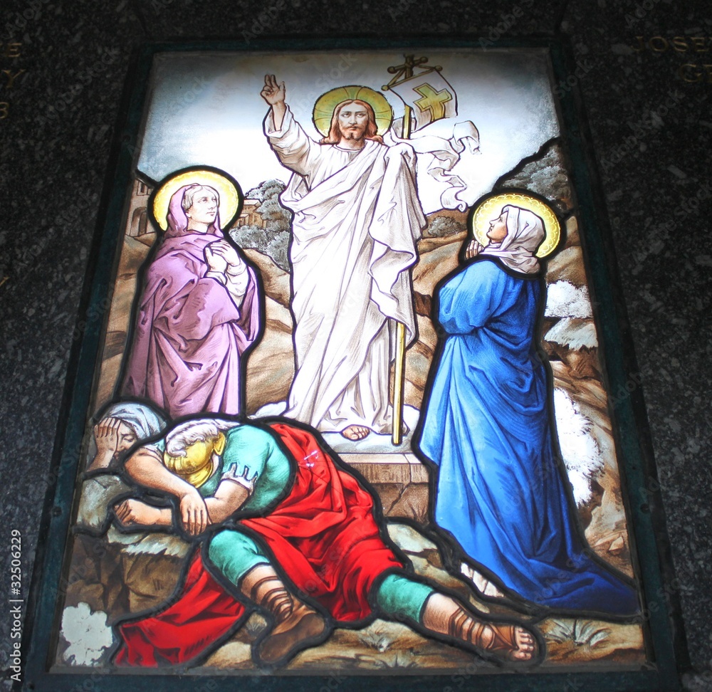 Résurrection du Christ, vitrail d'un caveau du cimetière de Passy à Paris Résurrection du Christ, vitrail d'un caveau du cimetière de Passy à Paris