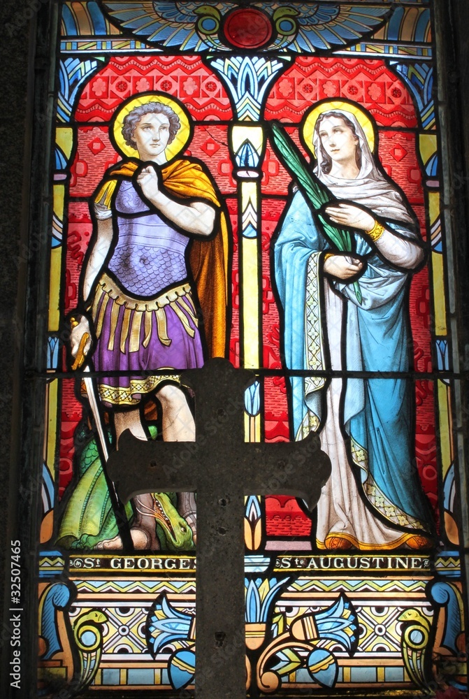 Fototapeta premium Saint Michel et le dragon, vitrail d'un caveau du cimetière de Passy à Paris