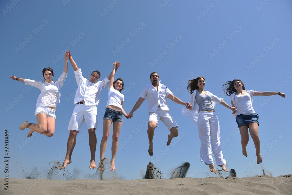Obraz premium happy people group have fun and running on beach