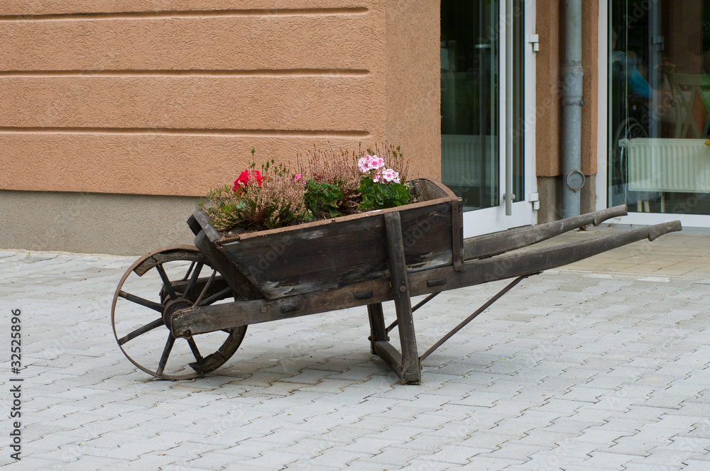 The old garden cart as a decoration