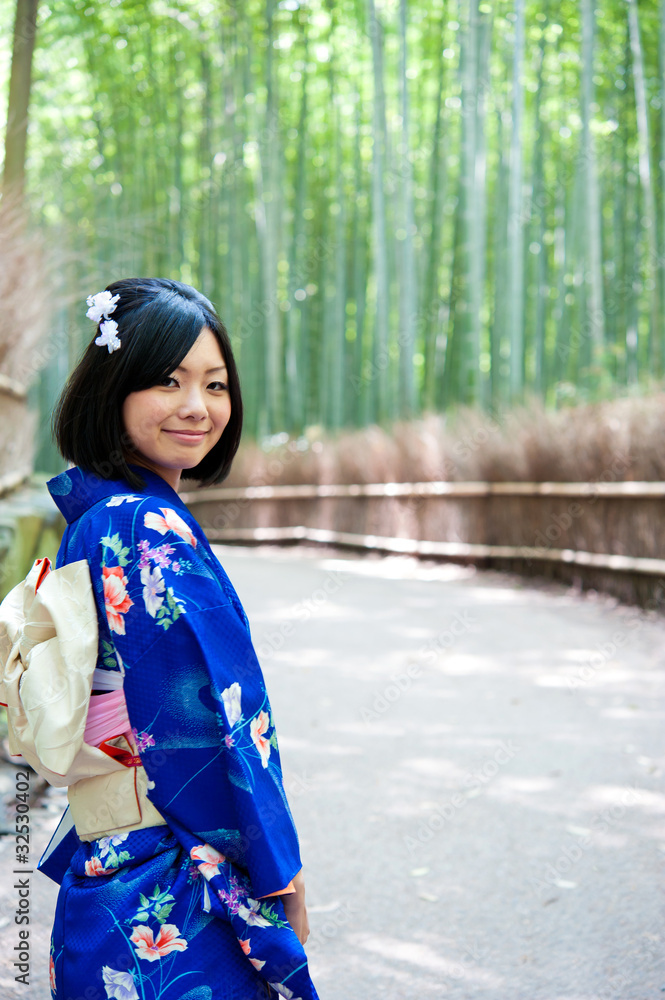 japanese kimono woman turining around