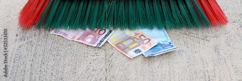 Mit Geld spielt (fegt) man nicht