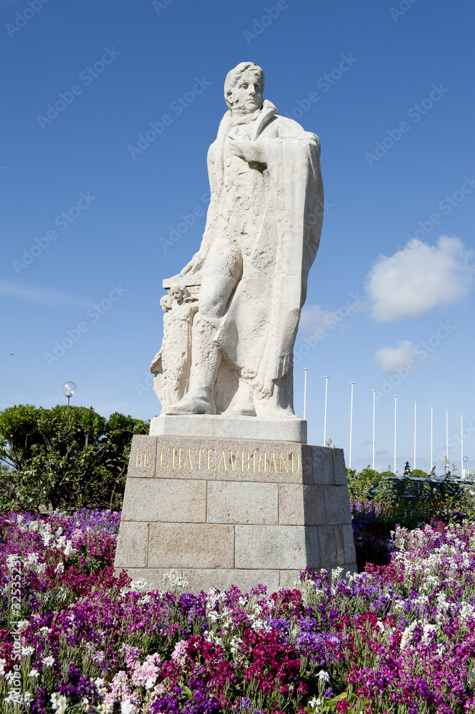 Obraz premium Statue de Chateaubriand de Saint-Malo