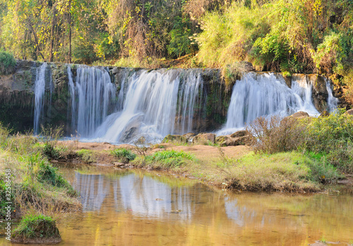 Fototapeta Naklejka Na Ścianę i Meble -  Waterfall in the national park