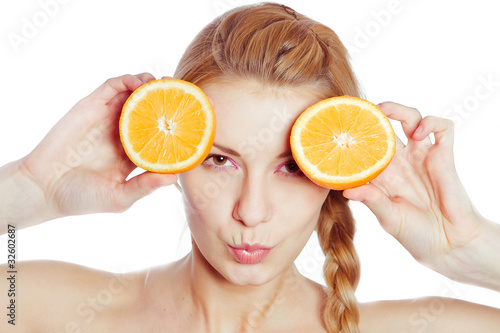 Young woman with oranges in her hands