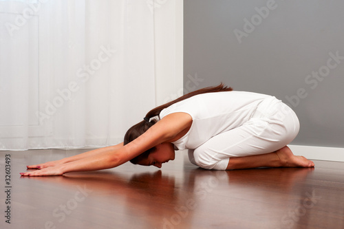 woman doing daily yoga workouts