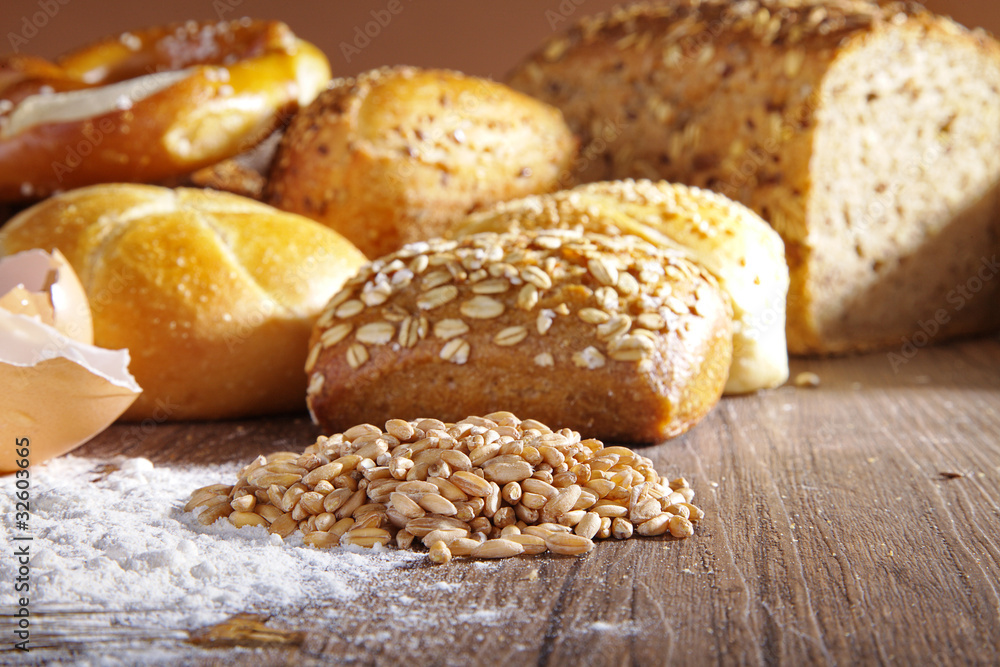 Dinkel Korn und Mehl für Brot Backmischung