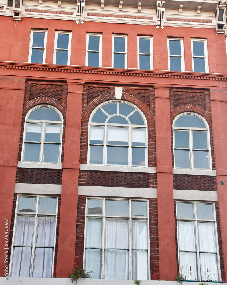 Obraz premium Windows in an Old Brick Building