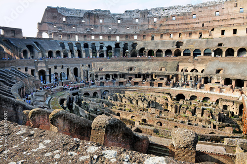Fotografia Ancient roman colosseum in Rome, Italy