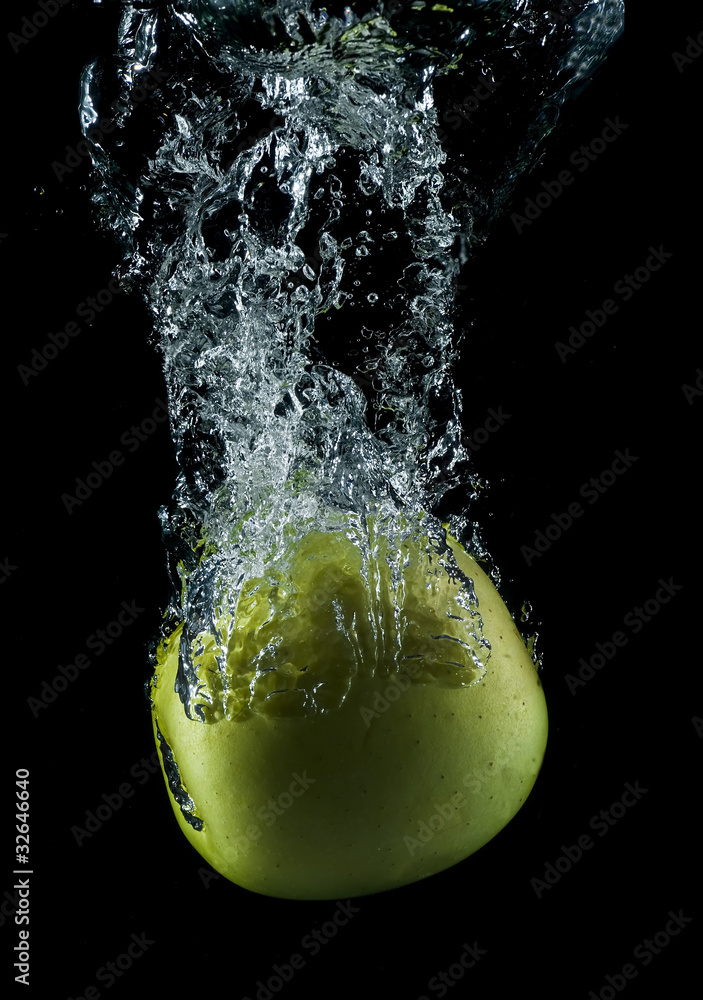 Fototapeta premium Manzana con burbujas.