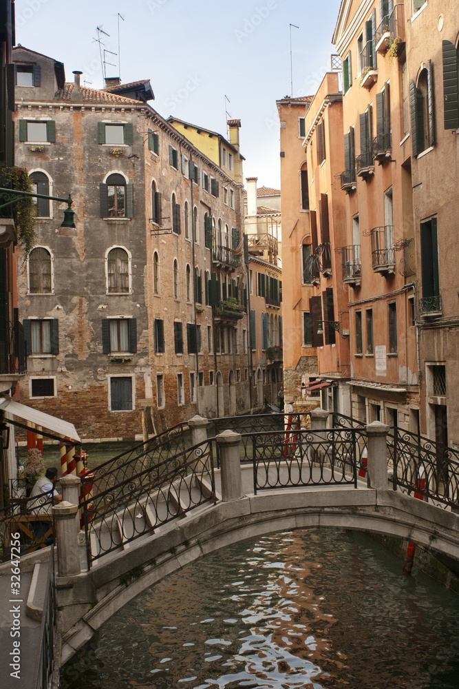 Pont sur canal à Venise