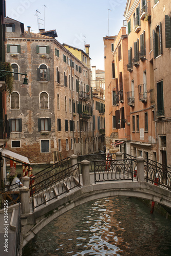 Pont sur canal à Venise