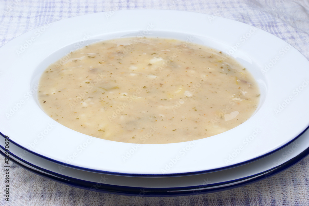 deftige Kartoffelsuppe mit Kräutern deftige Kartoffelsuppe mit Kräutern