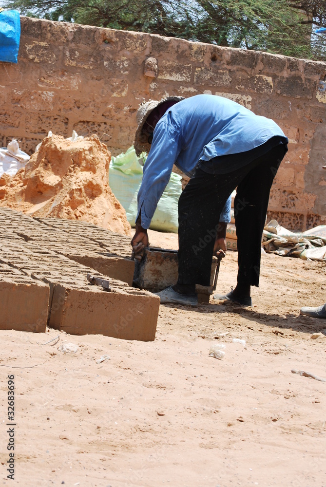 maçon fabriquant des briques au senegal maçon fabriquant des briques au senegal