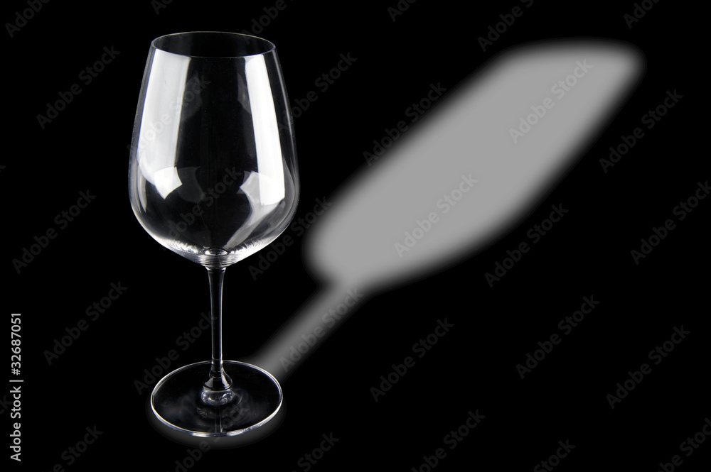 Fotografia do Stock: taça de cristal fundo preto | Adobe Stock