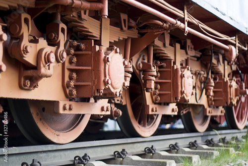 Eisenbahn auf Schienen und mit Rädern