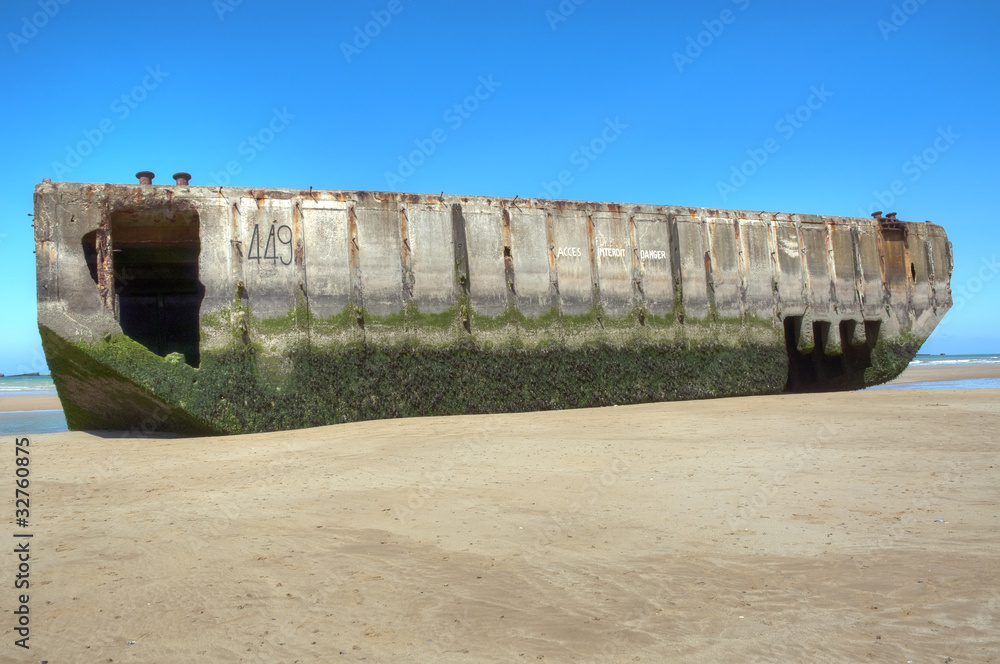 Arromanches - Le port artificiel et ses caissons Phoenix Stock Photo |  Adobe Stock