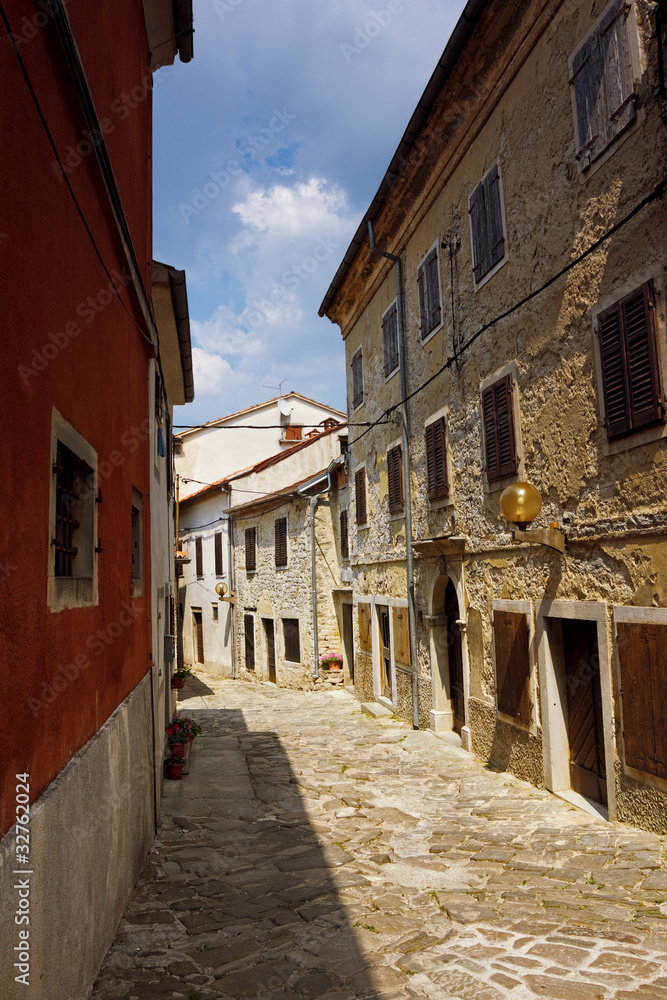 narrow street in Buzet, Croaita