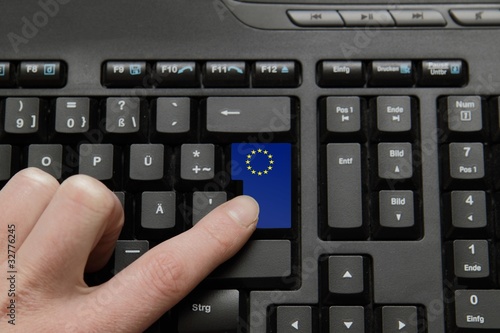 Europäische Flagge auf Computertaste