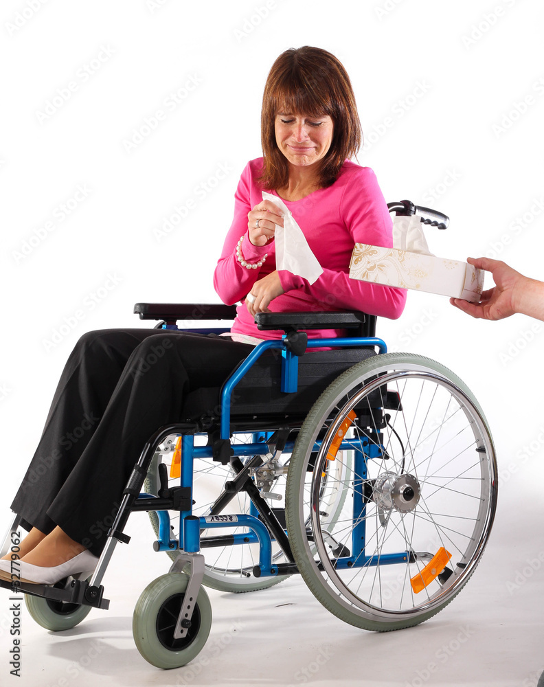 WEinen Tempo Rollstuhl Dame hübsch WEinen Tempo Rollstuhl Dame hübsch