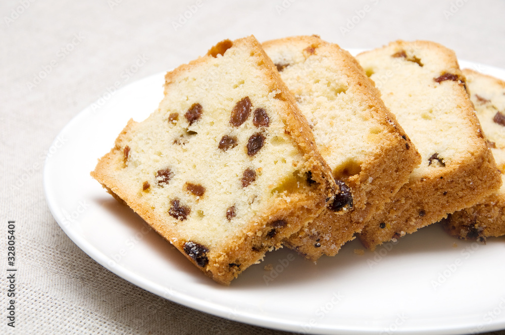 cake with raisins