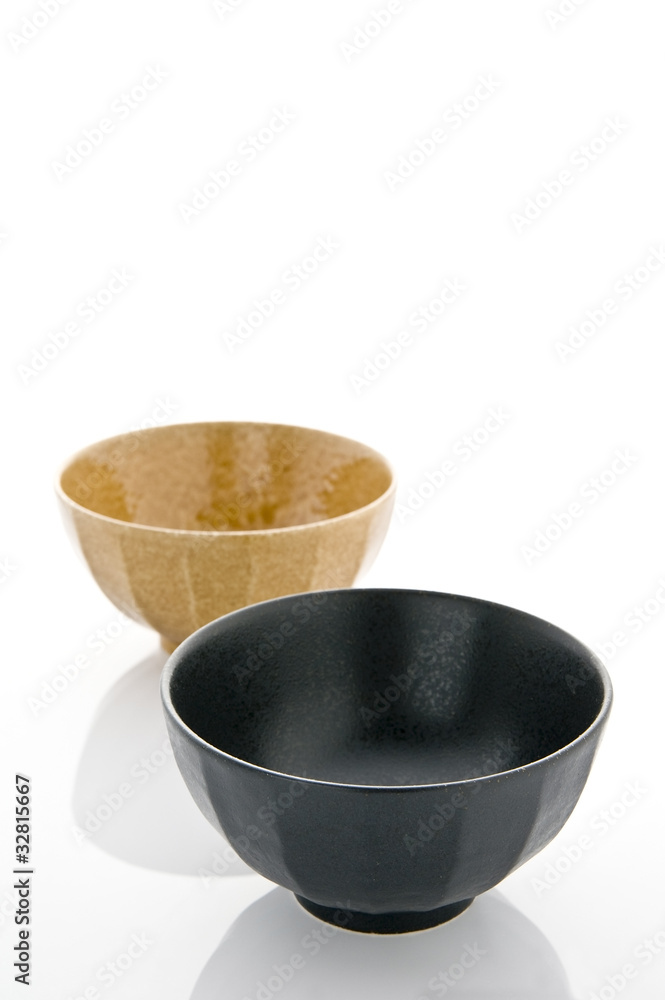 白背景に茶碗のアップ