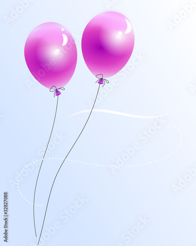 zwei glückliche Luftballons schweben frei
