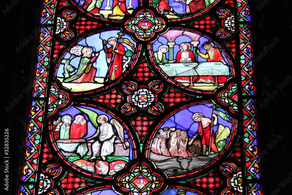 Vitrail de l'église Saint-Germain-l'Auxerrois à Paris Vitrail de l'église Saint-Germain-l'Auxerrois à Paris