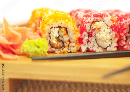 laki sushi rolls at woody plate