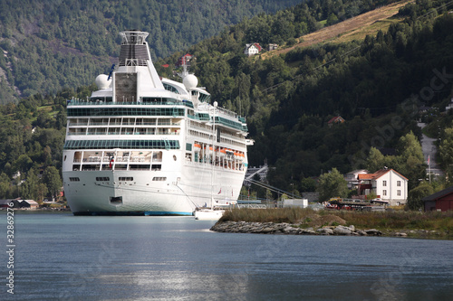 Cruise ship in Norway © Tupungato