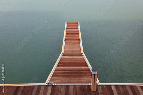 Obraz na plátně marina wooden jetty walkway
