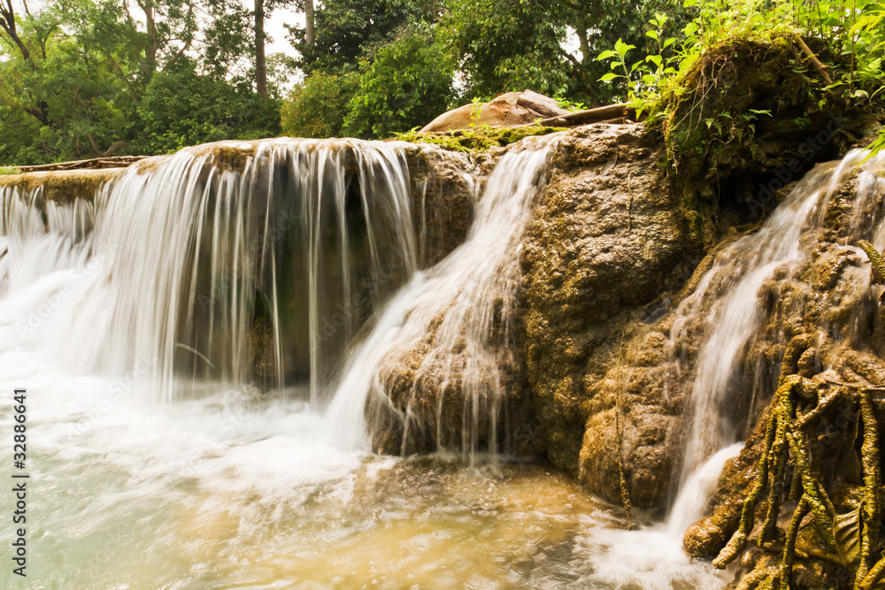 Fototapeta premium Jedsaownoi water fall in a national park