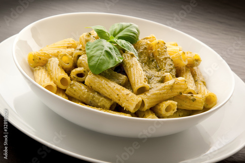 maccheroni al pesto