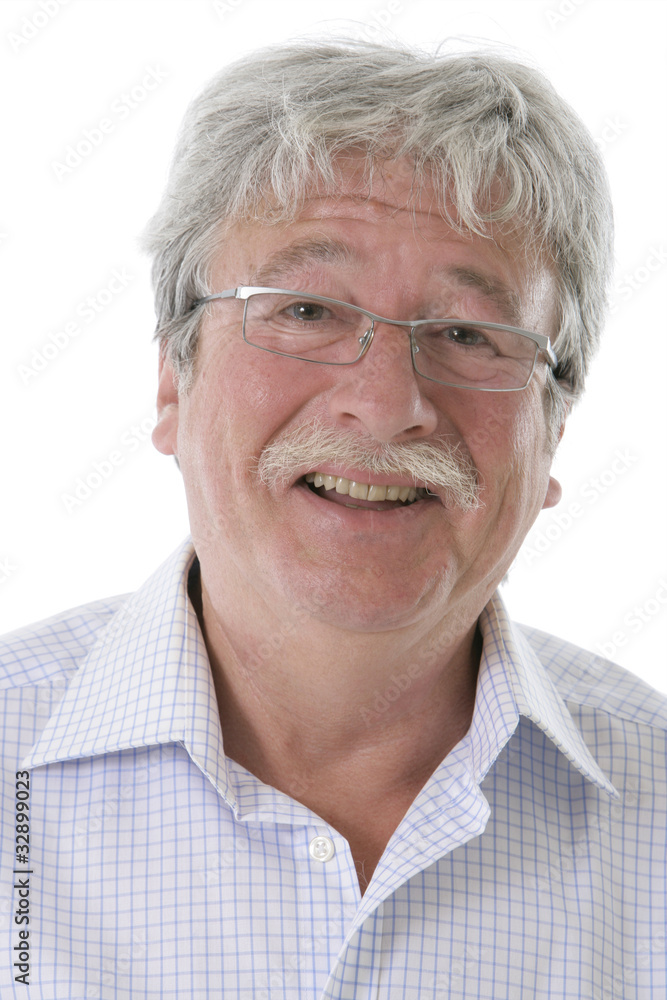 Expression joyeuse d'un sénior