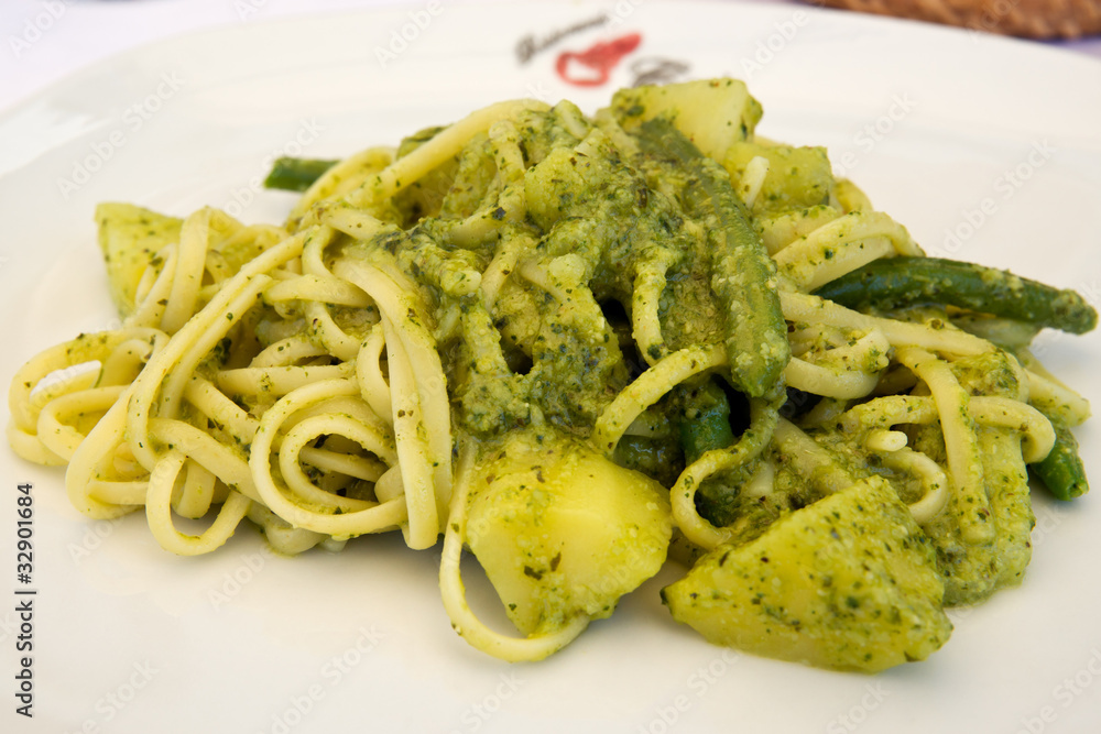 Linguine al pesto Linguine al pesto
