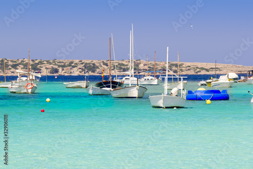 Fotografía estany des peix in Formentera lake anchor boats