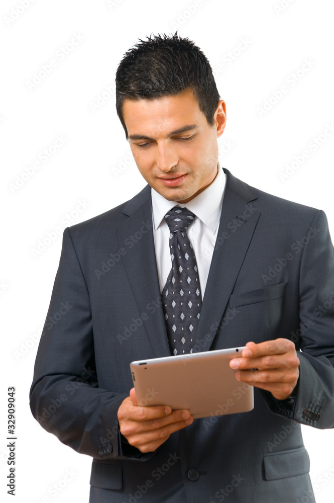Mann im Anzug liest die News auf einem Tablet PC Mann im Anzug liest die News auf einem Tablet PC