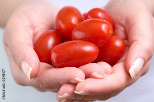 cherry tomatoe betwen the hands © Antonino D'Anna